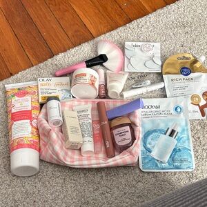 OLAY Cleansing Melts with Vitamin Call you make up needs